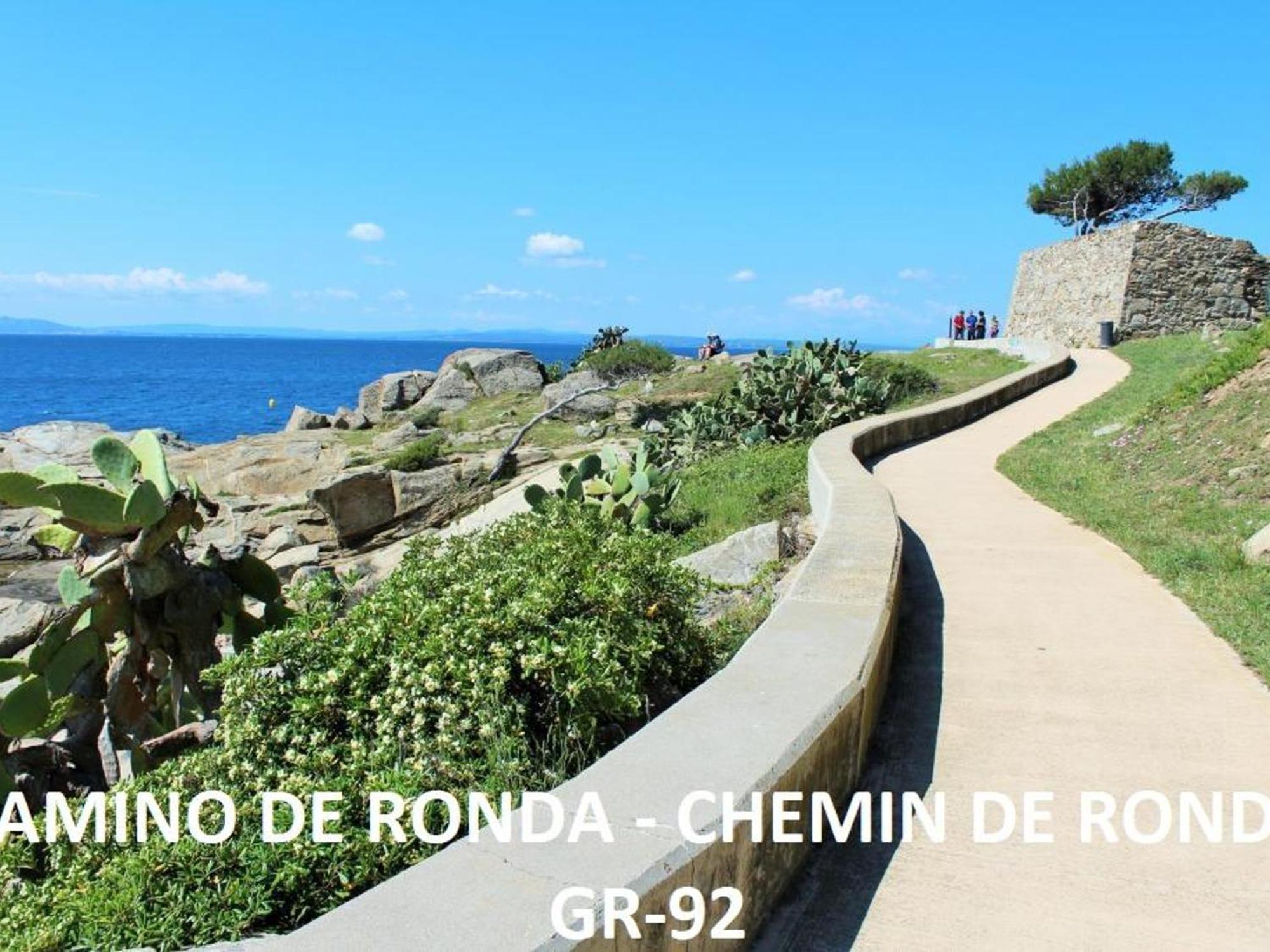 Apartment 1011 Meda Chica 4-g, Maravillosa Situacion, Sobre Rocas Donde Podra Relajarse Escuchando Olas Del Mar, Vista Al Mar. - Es-258-24 Roses