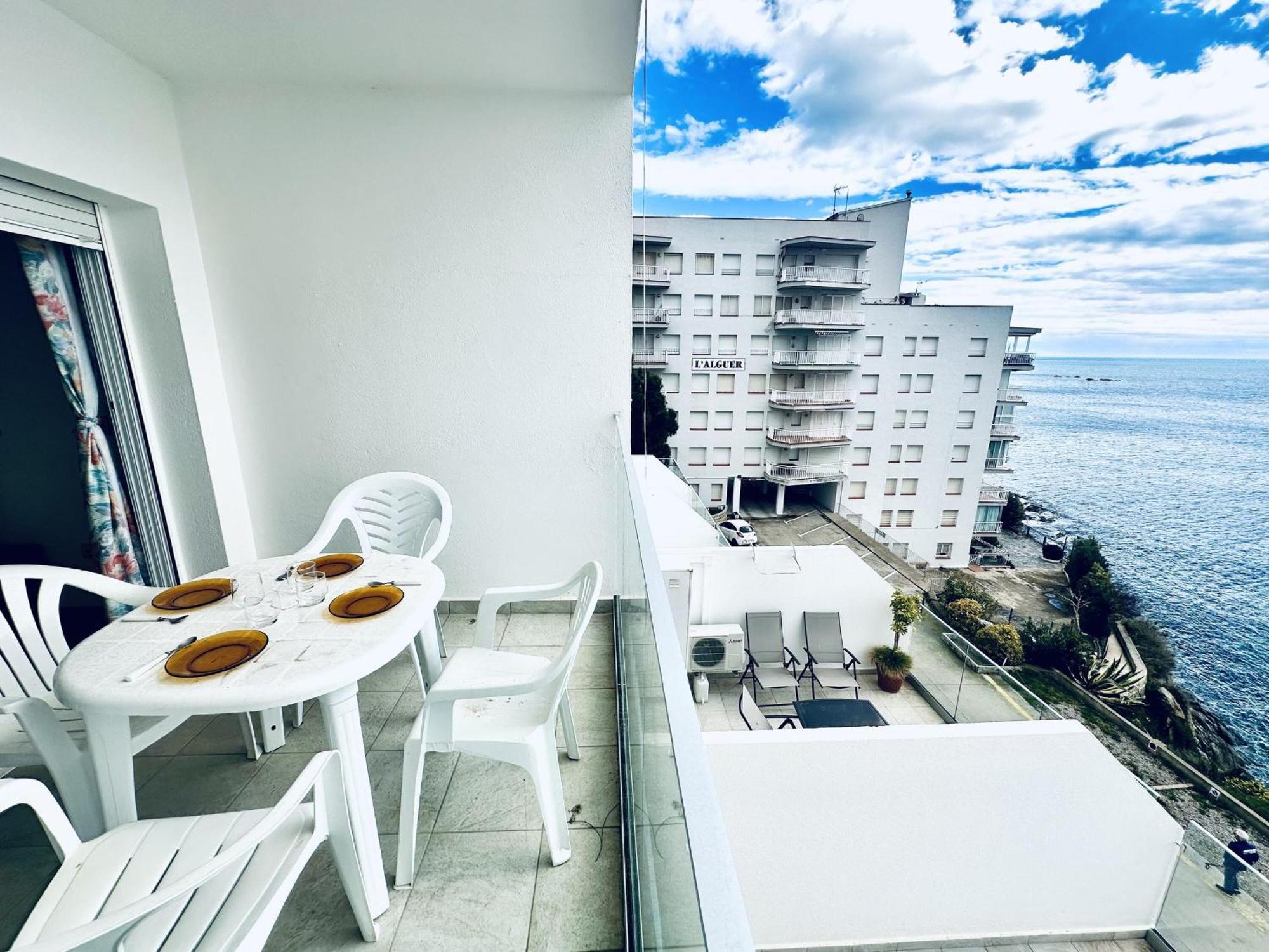 1011 Meda Chica 4-g, Maravillosa Situacion, Sobre Rocas Donde Podra Relajarse Escuchando Olas Del Mar, Vista Al Mar. - Es-258-24 Apartment Roses